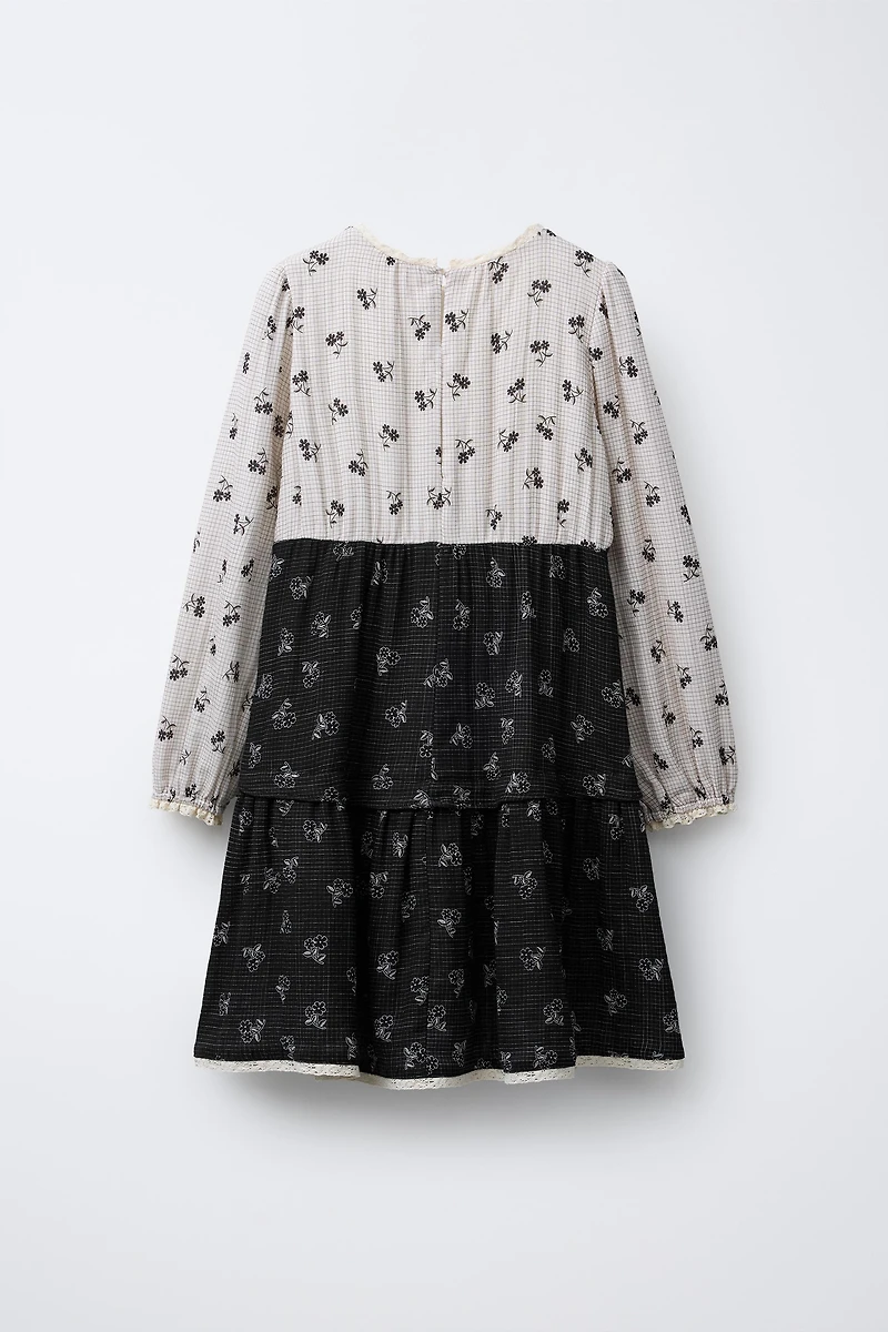 ROBE À CARREAUX ET FLEURS