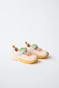 SPORTY ATHLETIC SNEAKERS