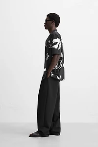 CHEMISE ÉLASTIQUE À IMPRIMÉ ABSTRAIT