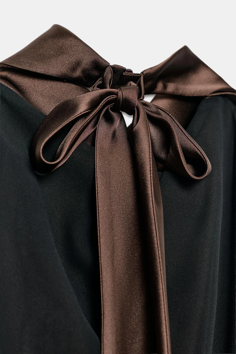 ROBE COURTE ASYMÉTRIQUE AVEC NŒUD