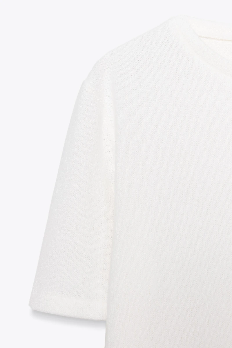 CUT-OUT KNIT TOP