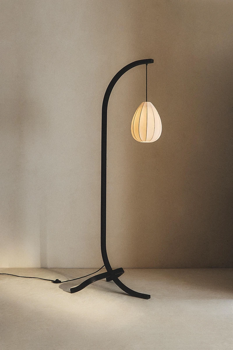 WOODEN FLOOR LAMP