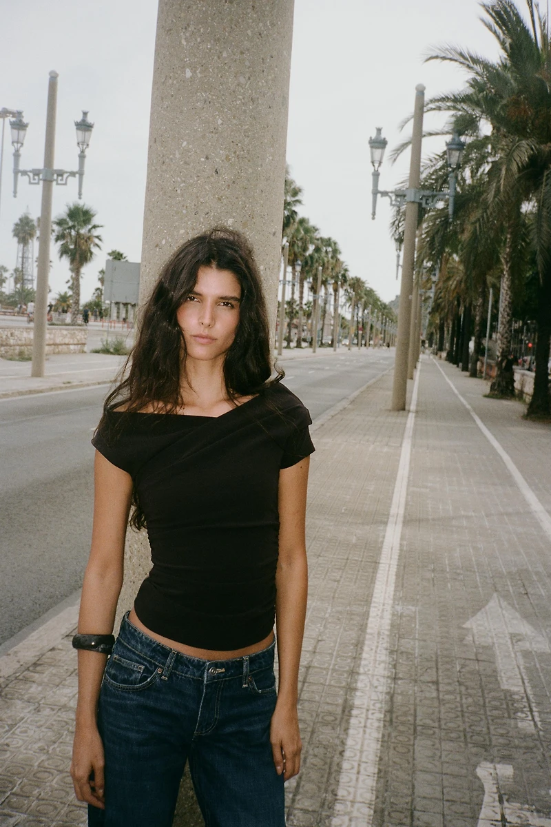 ASYMMETRIC RUCHED TOP