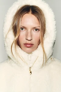 ANORAK EFFET MOUTON À CAPUCHE AVEC ISOLATION THERMIQUE