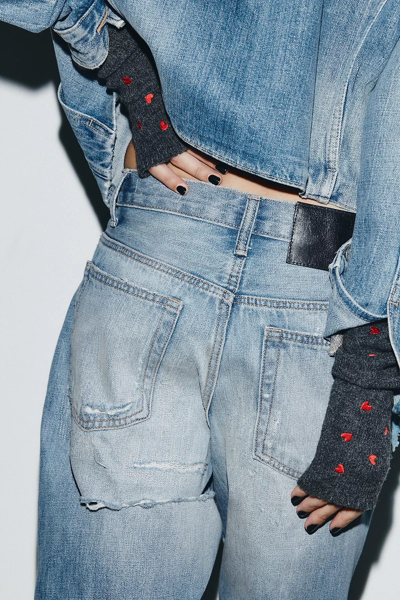 HEART EMBROIDERED KNIT MITTENS