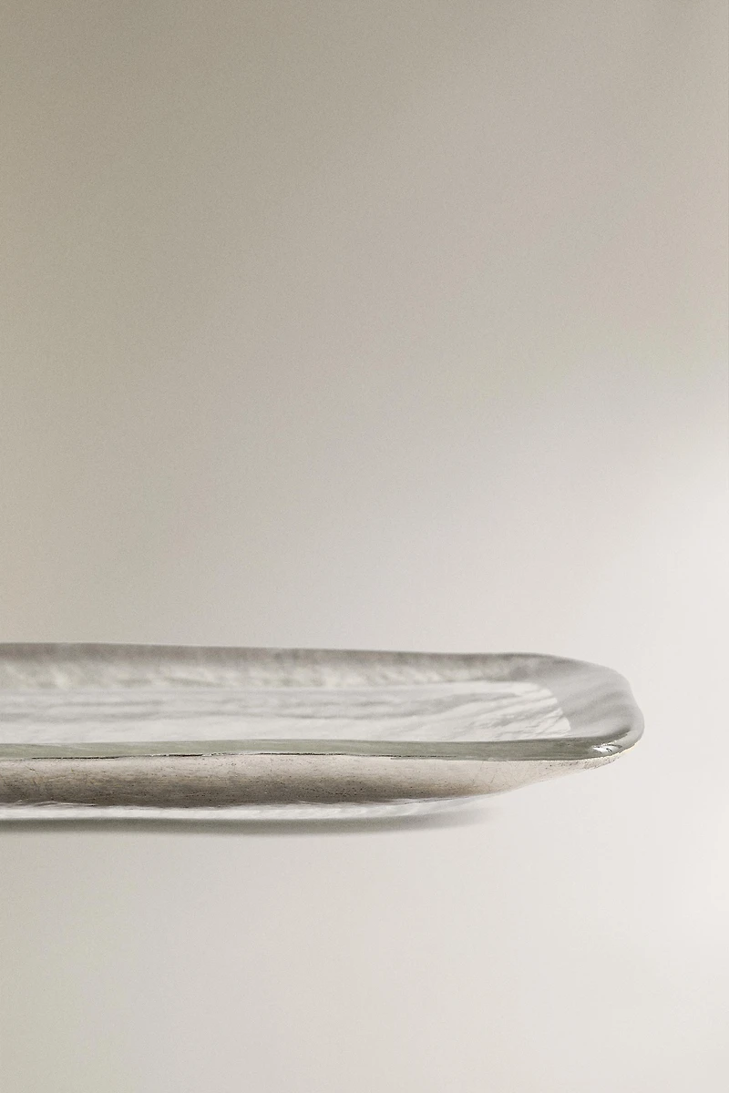 GLASS SERVING DISH WITH A GOLDEN RIM