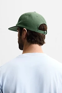 CASQUETTE DÉLAVÉE AVEC IMPRIMÉ COMBINÉ