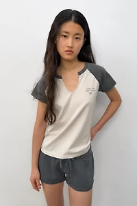 T-SHIRT DÉLAVÉ À MANCHES RAGLAN