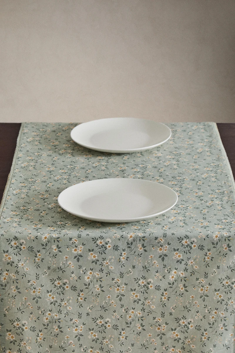 WILDFLOWER TABLE RUNNER WITH LACE TRIM