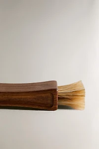 SHOE BRUSH