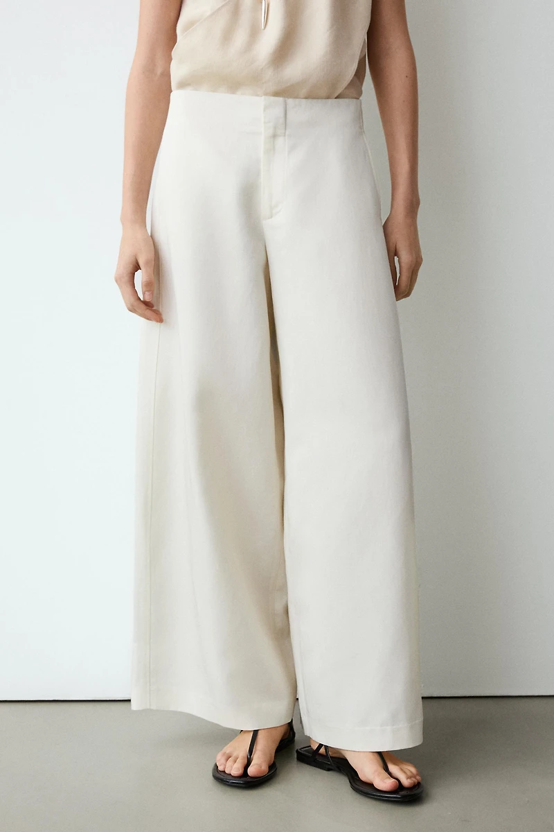 Flowing barrel fit trousers