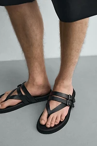STRAPPY SANDALS WITH BUCKLE DETAIL