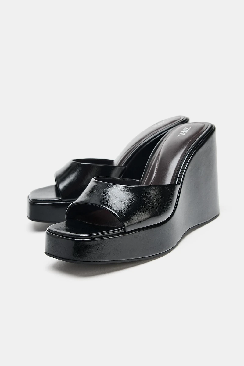 WEDGE HEELED SANDALS