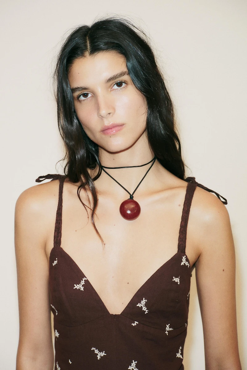 TOP BRODÉ PÉPLUM