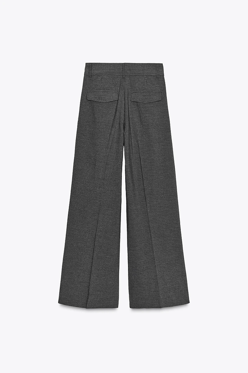 PANTALON À PINCES ET RABATS