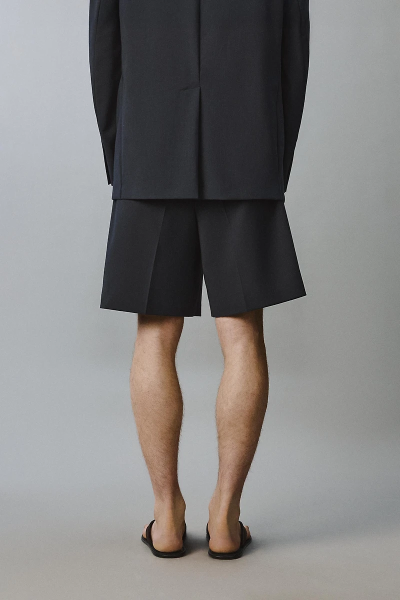 RELAXED FIT PLEATED SUIT SHORTS