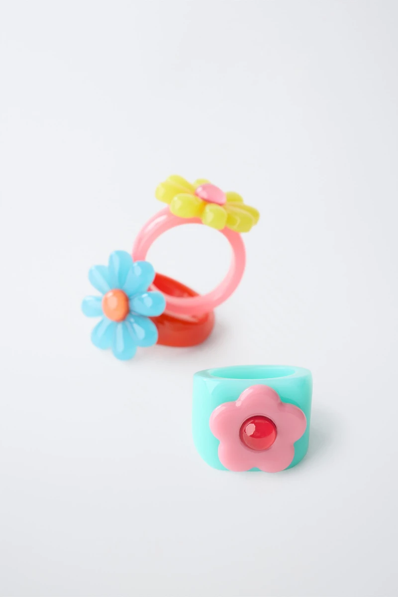 LOT DE TROIS BAGUES FLEUR