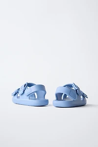 RUBBERIZED BUCKLED SANDALS