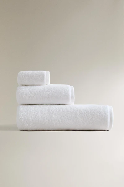 EXTRA SOFT COTTON BATH TOWEL (700 GSM)