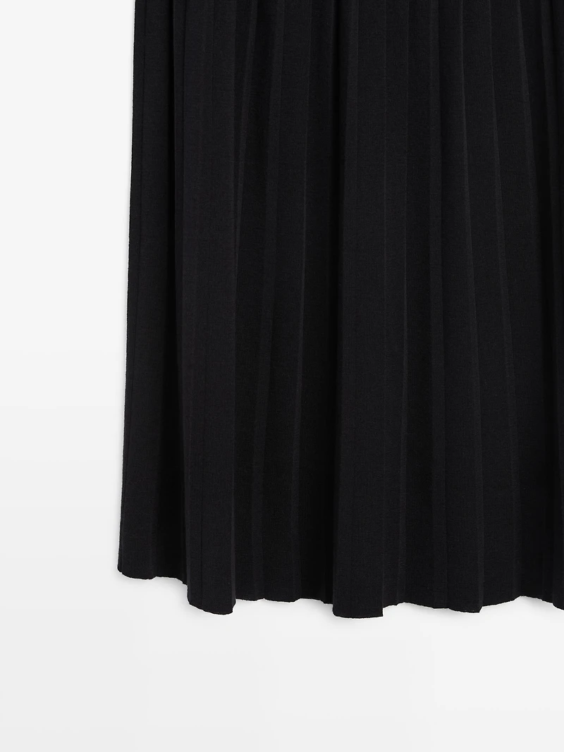 Midi skirt with box pleats