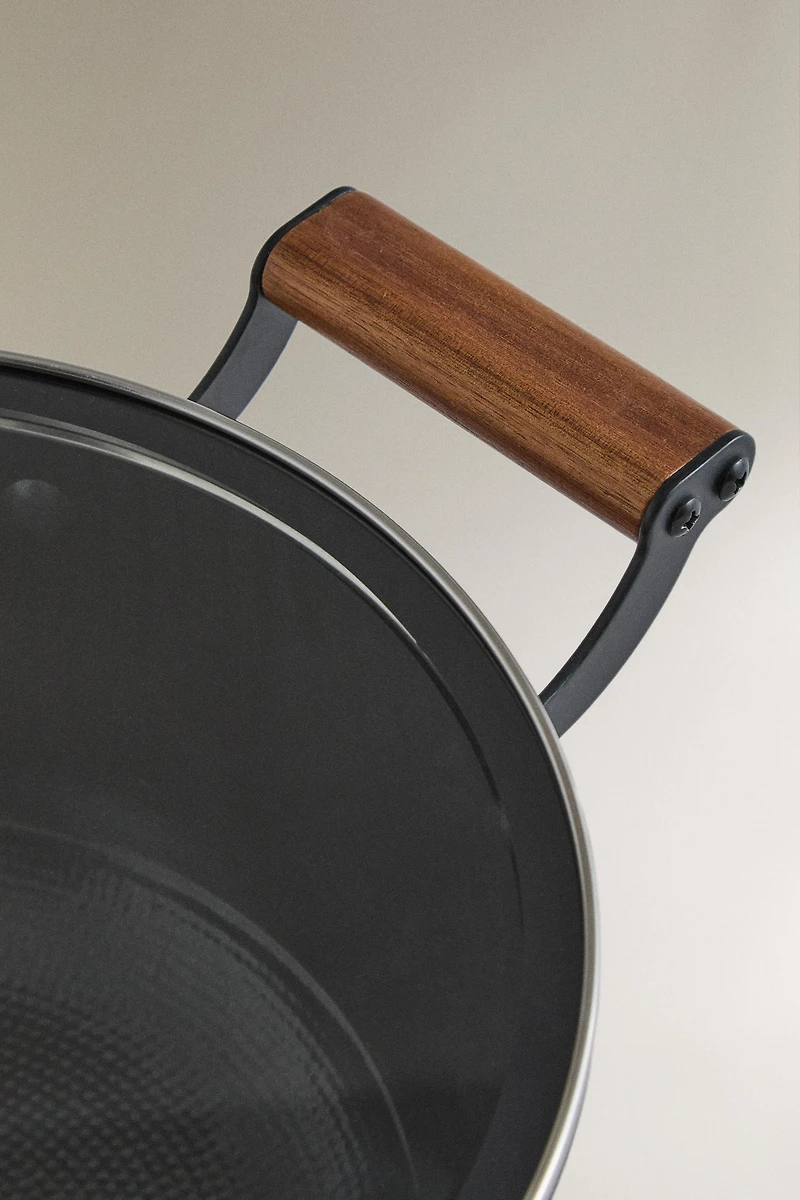 IRON POT WITH LID