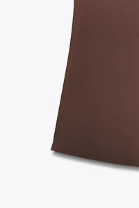 HAUT EN POLYAMIDE À COL CHEMINÉE