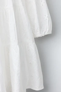 ROBE ROMANTIQUE À EMPIÈCEMENTS