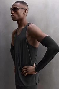 LIGHTWEIGHT TECHNICAL TANK TOP