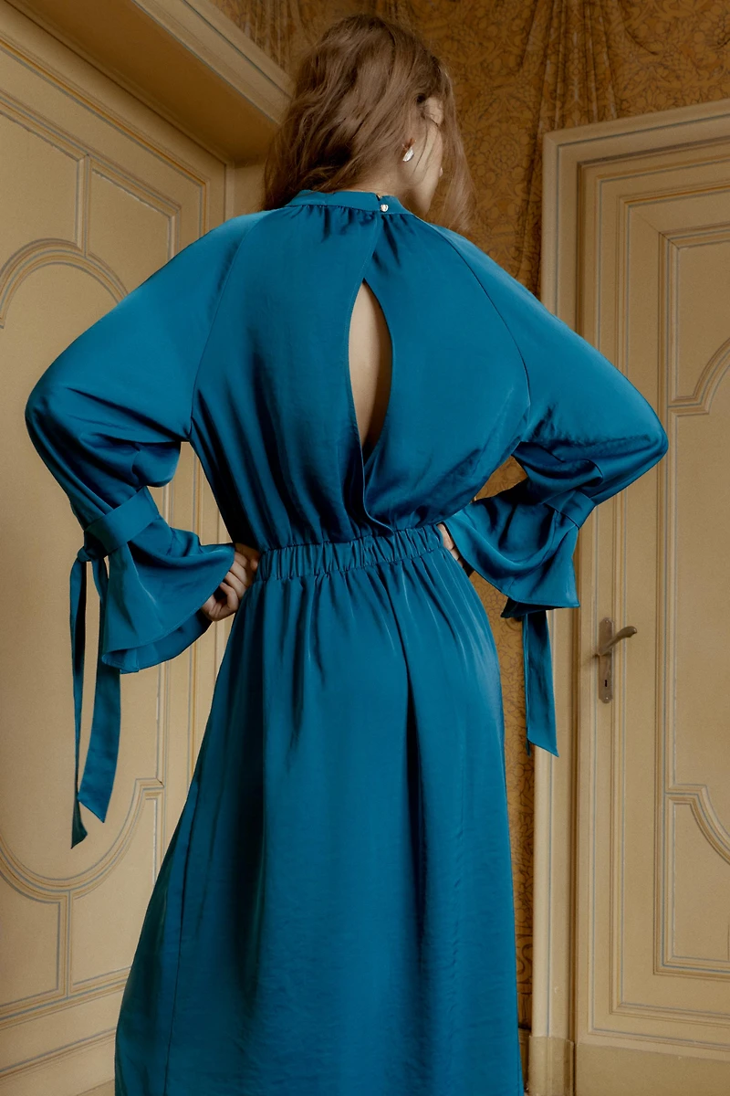 ROBE MIDI SATINÉE À LACETS