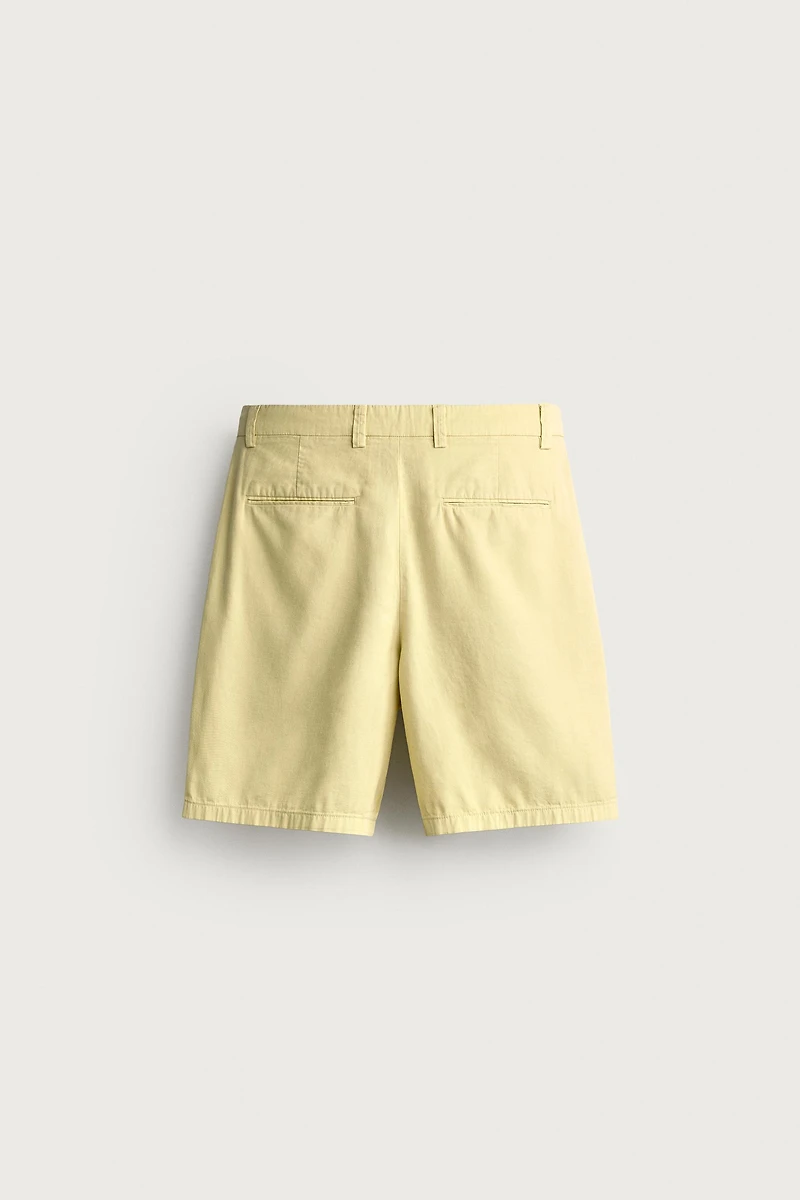 REGULAR FIT PLEATED SHORTS