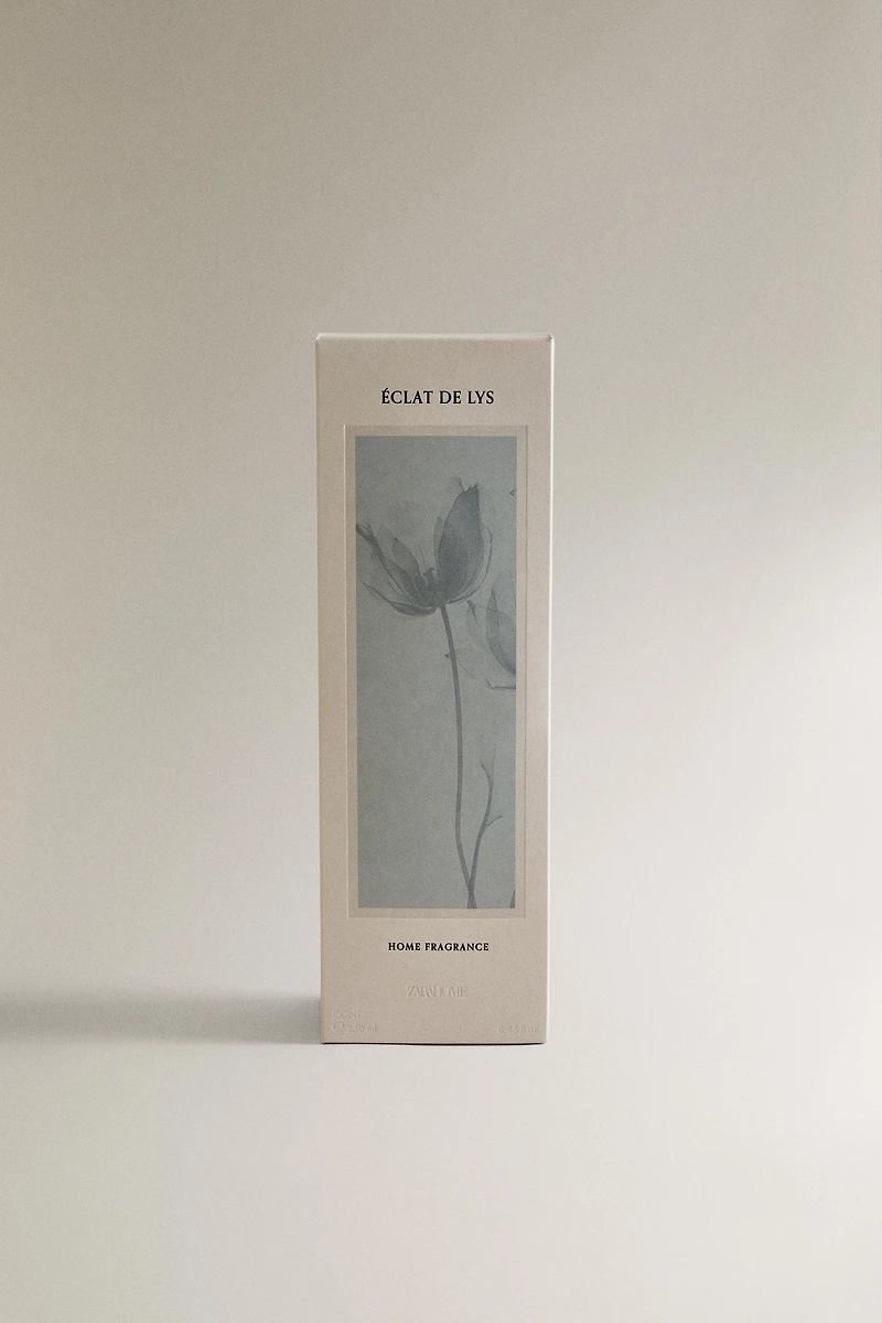 (8.45 oz) ÉCLAT DE LYS SCENTED REED DIFFUSER