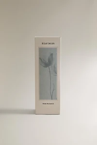 (8.45 oz) ÉCLAT DE LYS SCENTED REED DIFFUSER
