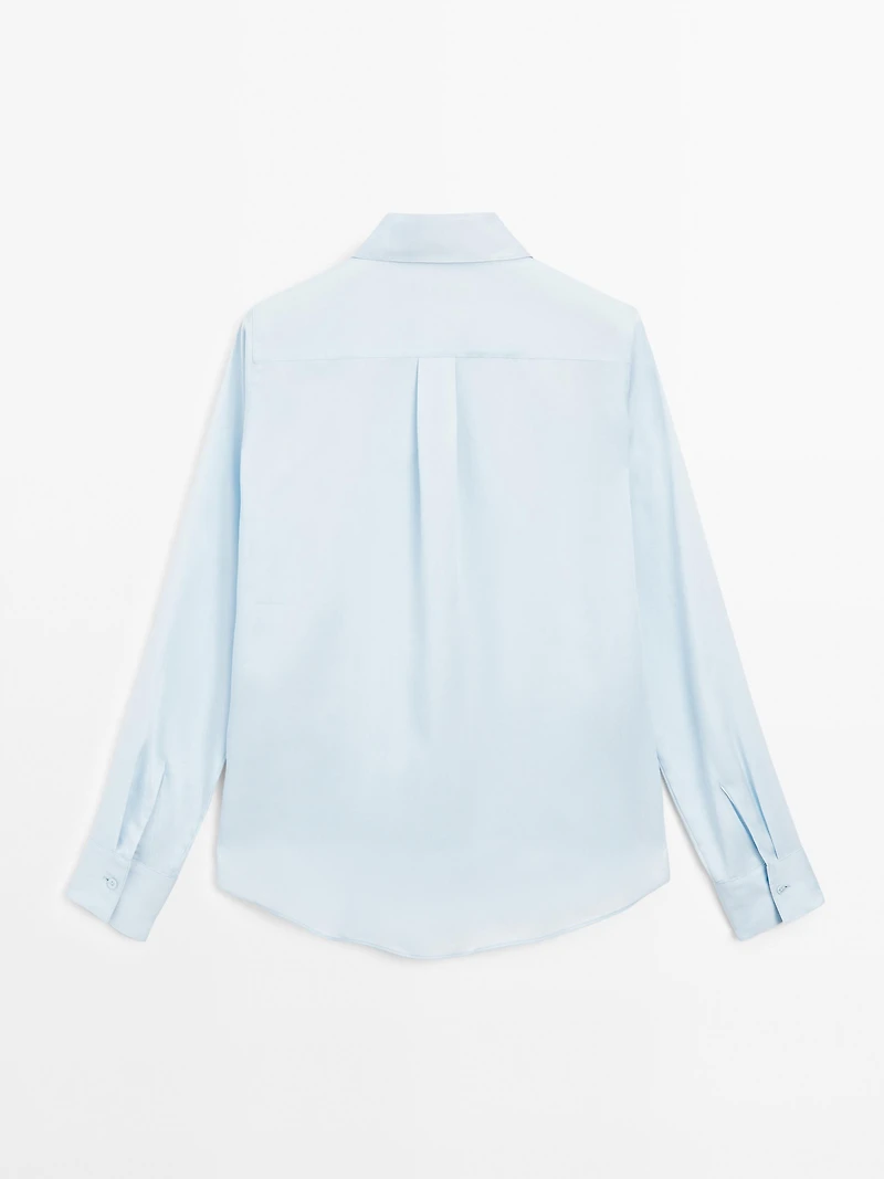 Flowing shirt with collar