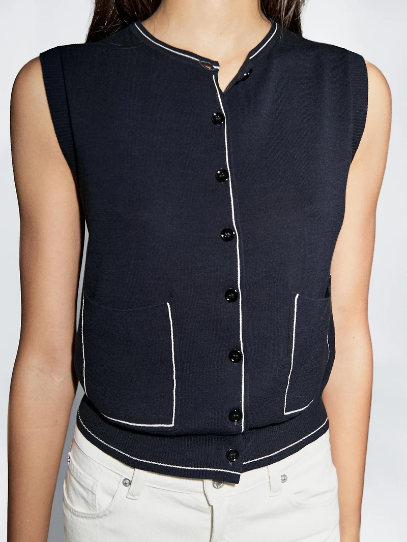 Knit vest with pocket details