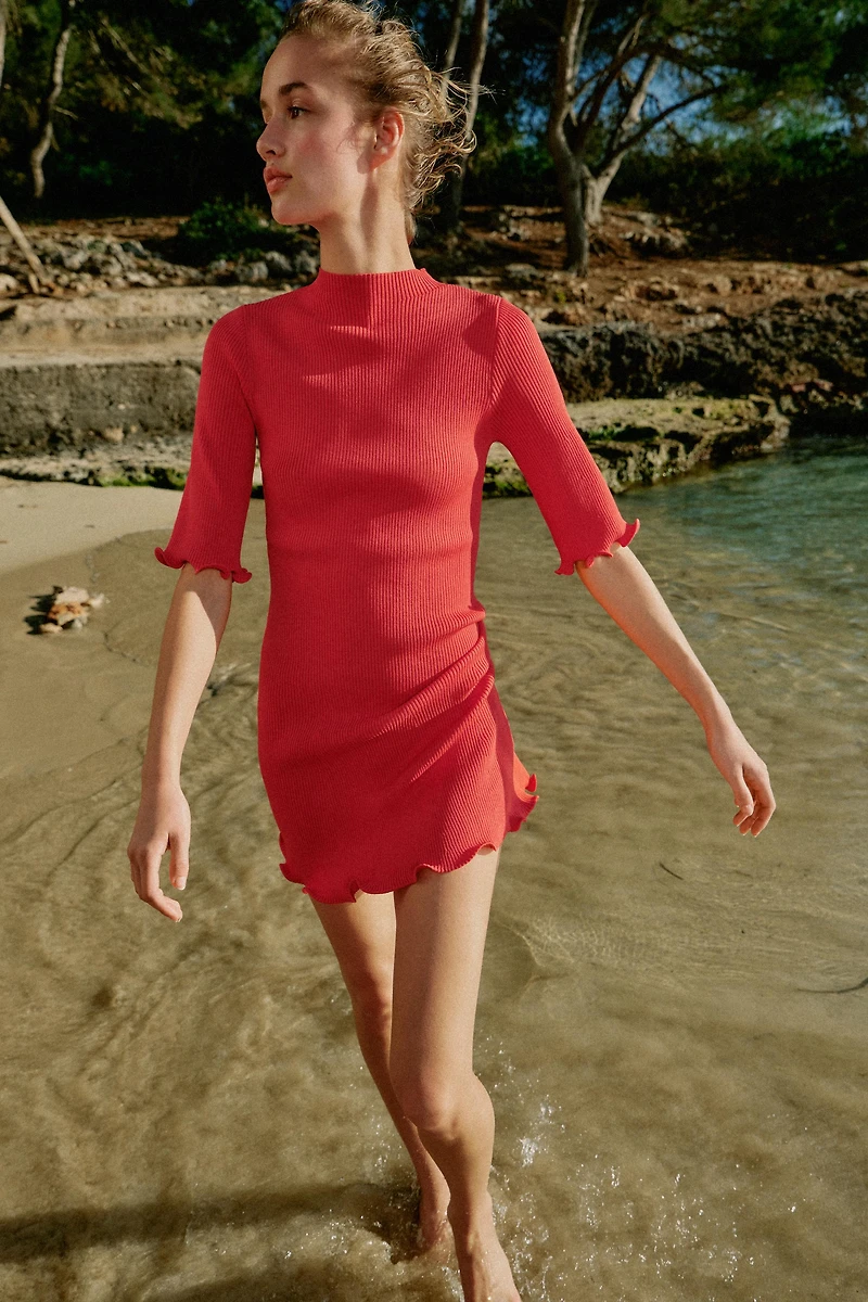 ROBE COURTE EN MAILLE CÔTELÉE
