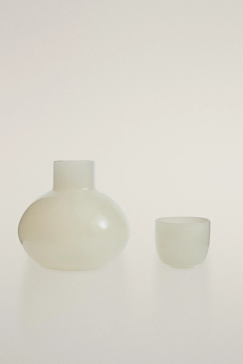 ENSEMBLE BOUTEILLE ET VERRE OVALE (LOT DE 2)
