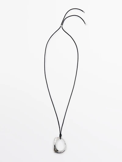 Collier pendentif irrégulier cordon cuir