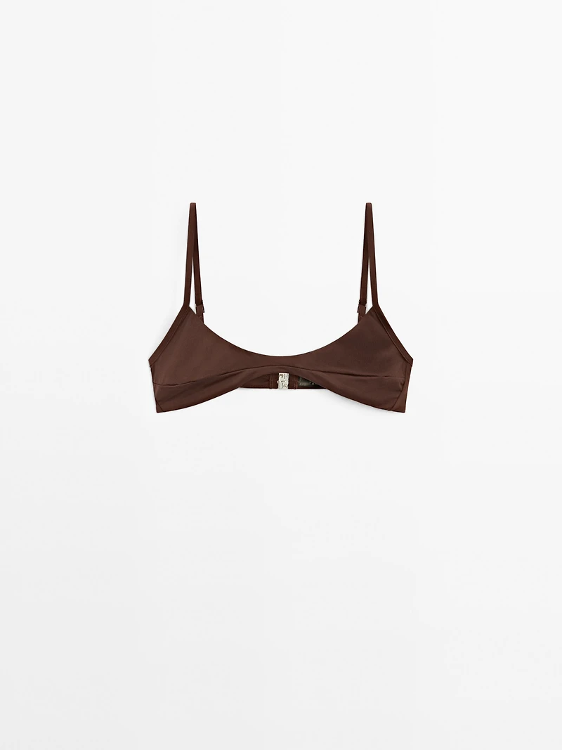Bikini top with central seam