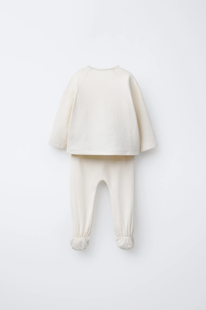 TEXTURED T-SHIRT AND LEGGINGS SET