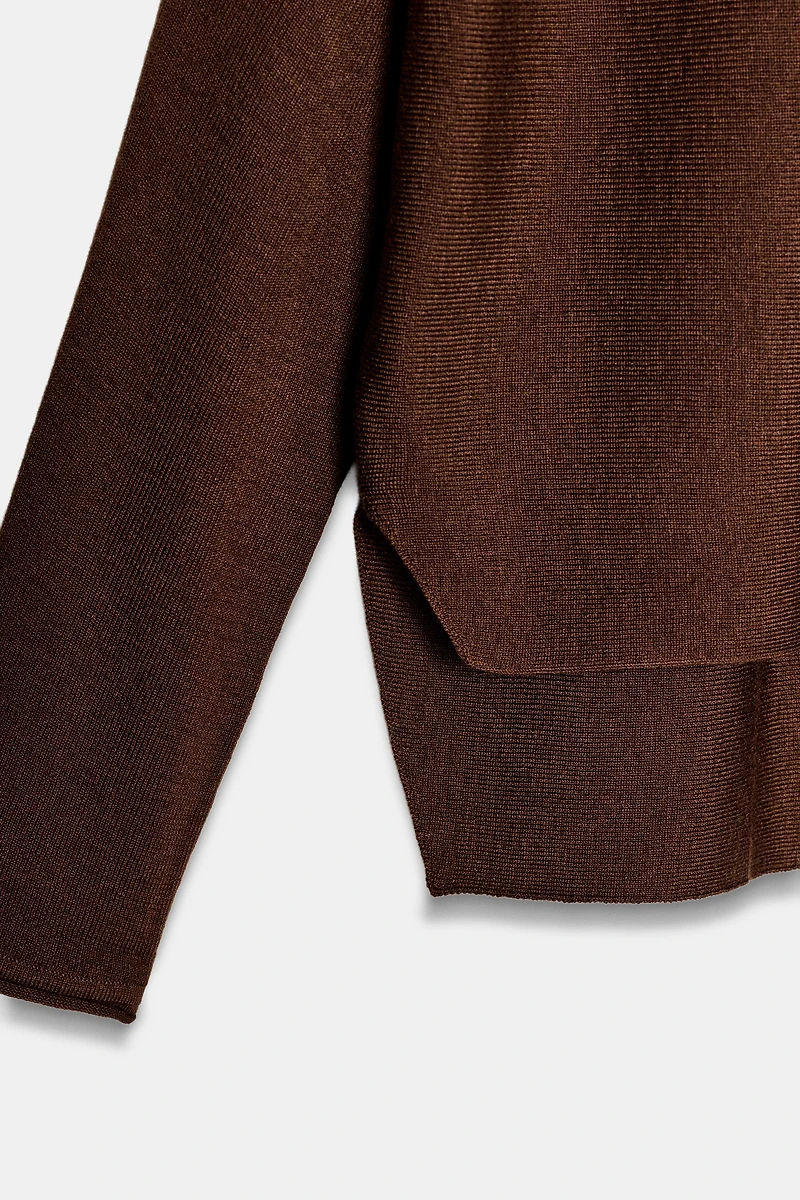 PULL EN MAILLE AVEC CORPS CAPE