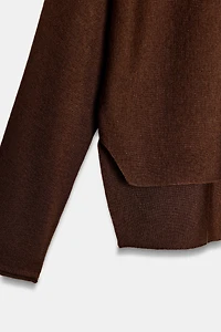 PULL EN MAILLE AVEC CORPS CAPE