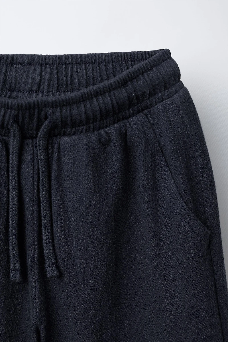TEXTURED PANTS WITH LABEL