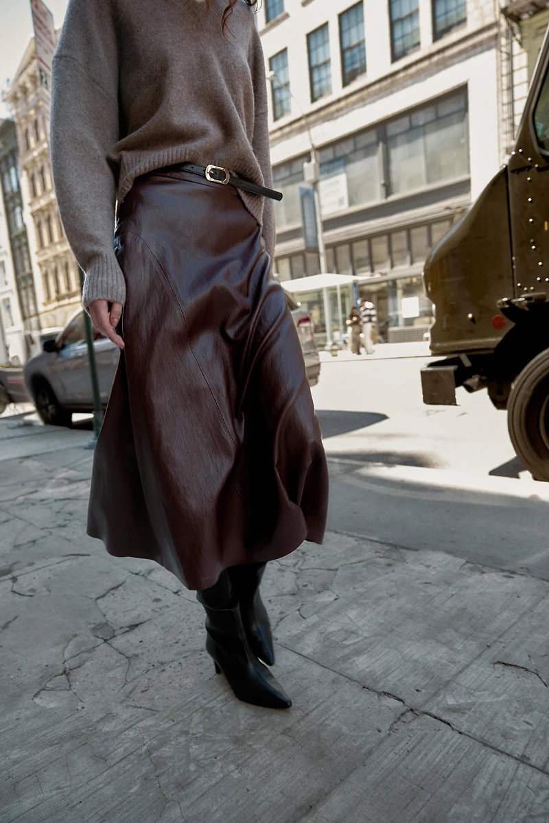 JUPE MIDI MATIÈRE SYNTHÈTIQUE CEINTURE