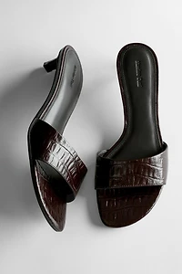 Sandale à talon en cuir grav