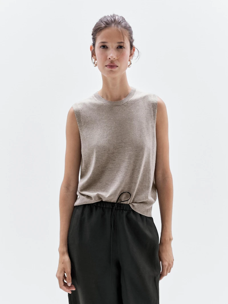Cropped wool blend waistcoat with a round neck