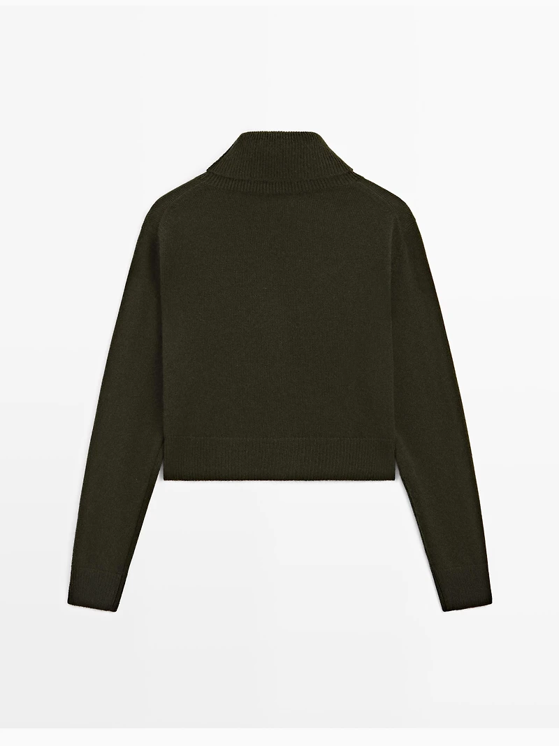 100% cashmere short knit sweater