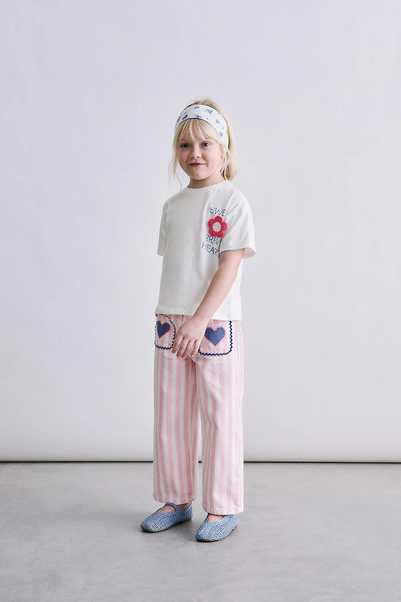 T-SHIRT À FLEURS CROCHET APPLIQUÉES