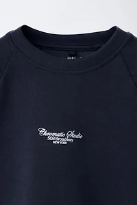 RAISED TEXT SWEATSHIRT