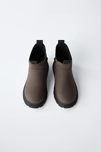 CHELSEA BOOTS