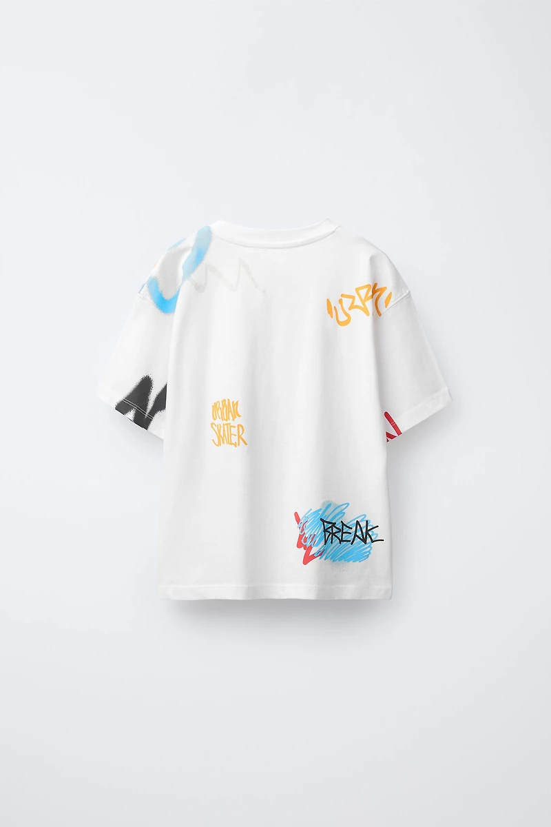 T-SHIRT À IMPRIMÉ GRAFFITI
